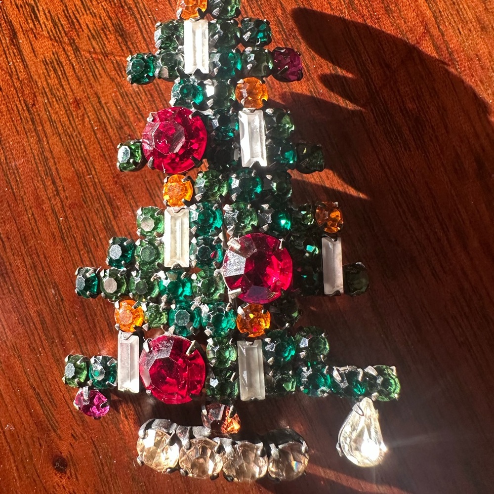 Rare Weiss Rhinestone Christmas Tree Brooch - Picture 5 of 5